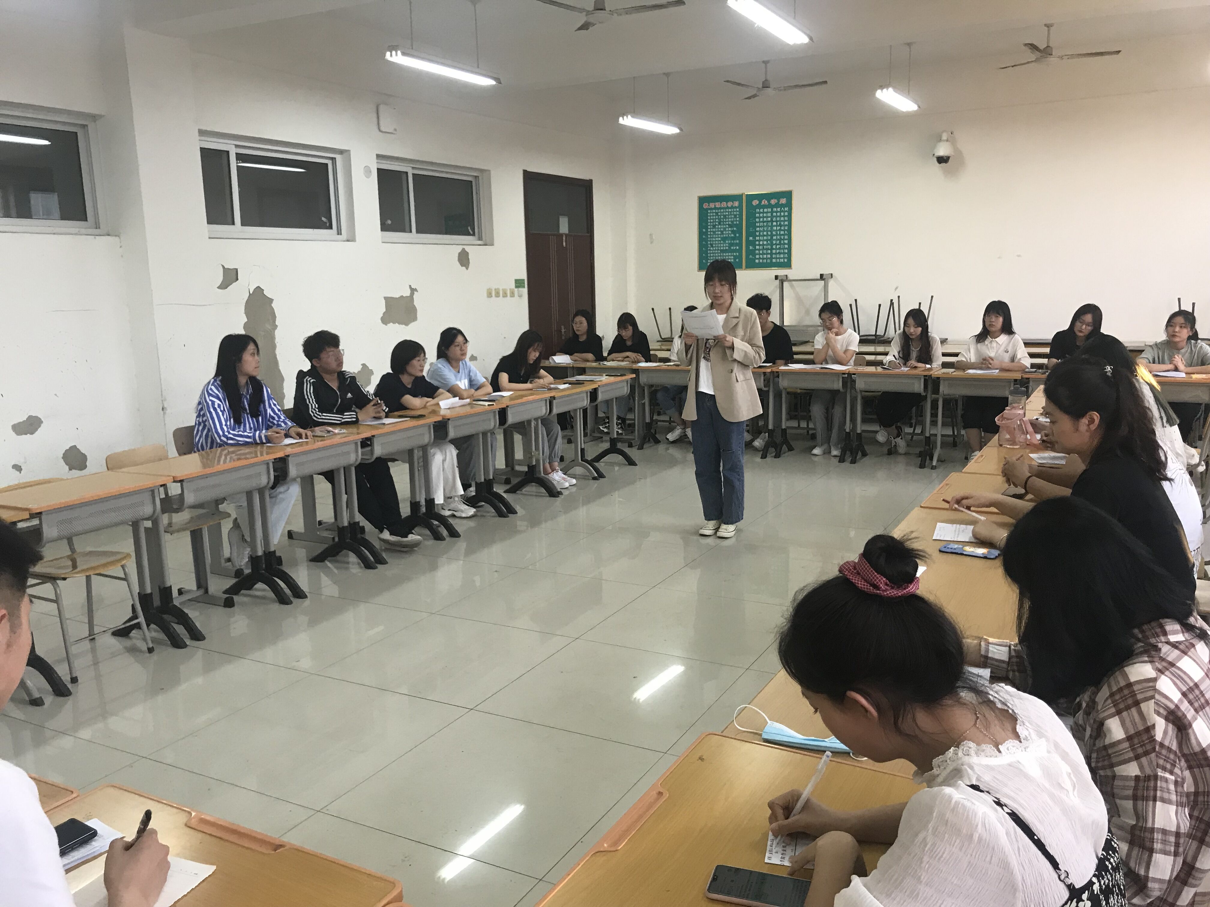 学生一支部2.jpg 学生一支部2.jpg