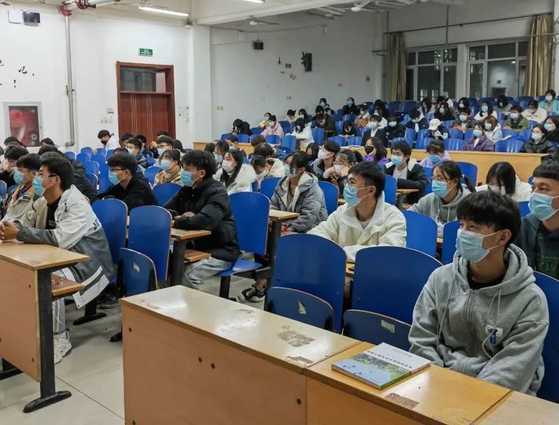 王老师2.jpg 王老师2.jpg