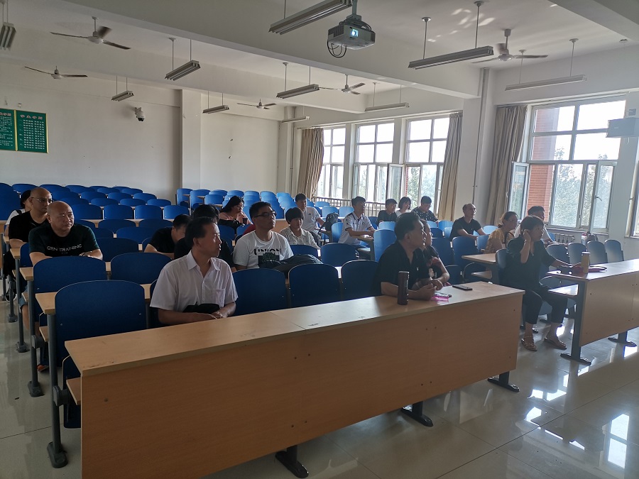 19家长见面会5.jpg 19家长见面会5.jpg