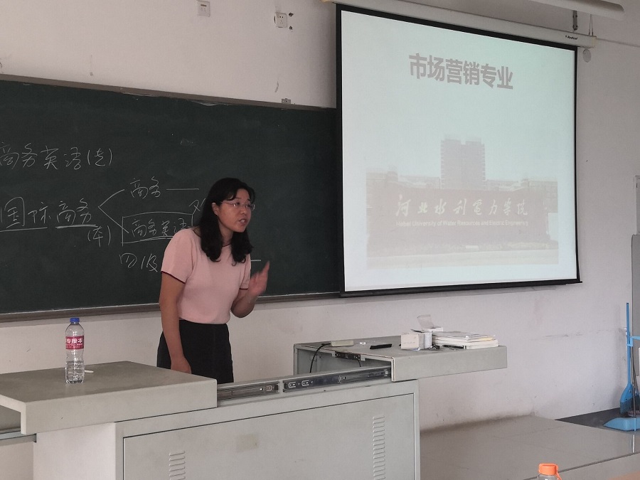 19家长见面会6.jpg 19家长见面会6.jpg